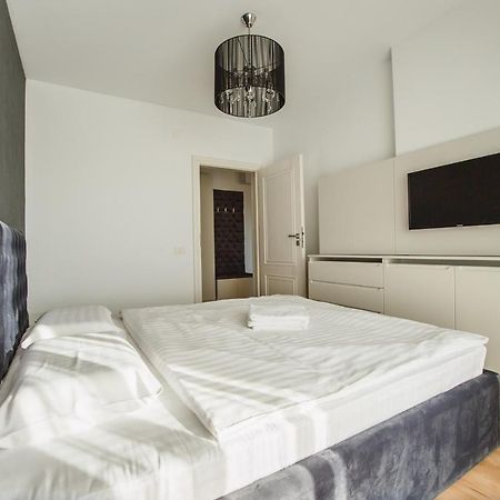 Fantastic Apartment At Prima Residence Oradea Exterior photo