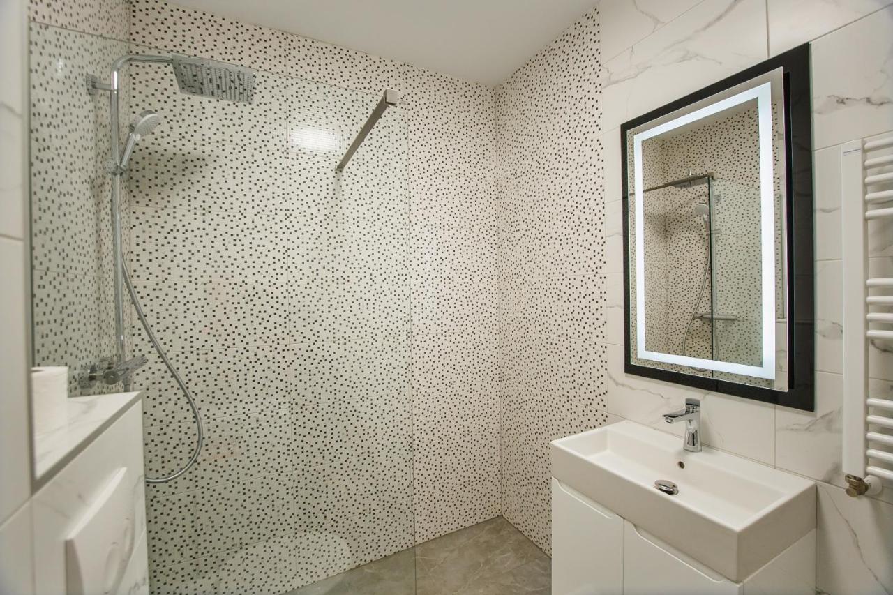 Fantastic Apartment At Prima Residence Oradea Exterior photo
